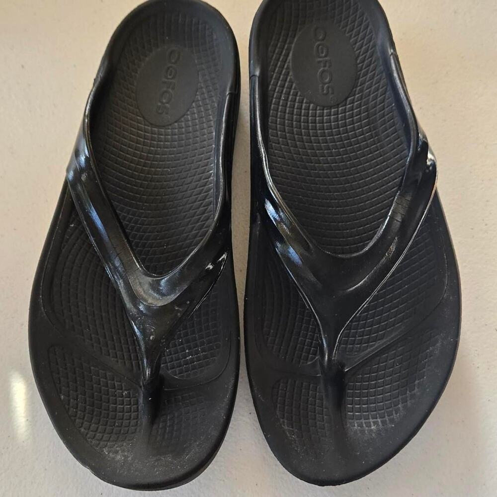 Black oofos sandals womens thongs 8